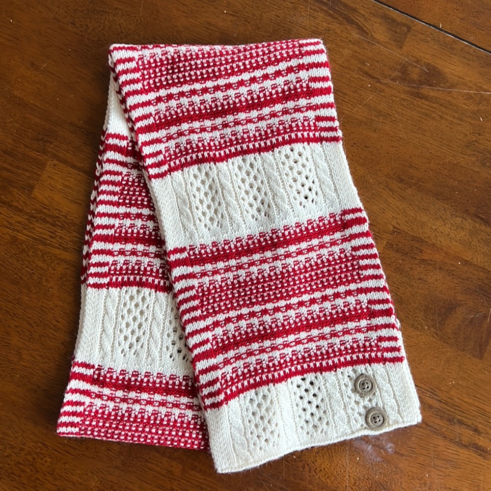 Cute Red & White Scarf! 🧣